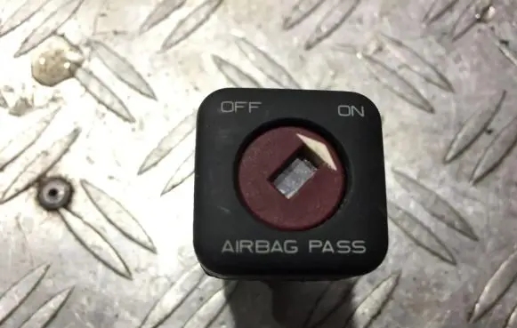 Passenger airbag on/off switch