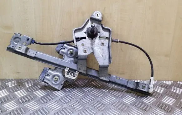 Rear door manual window regulator