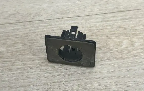 Porsche Cayenne (92A) Front parking sensor holder (PDC) 7P5807131B