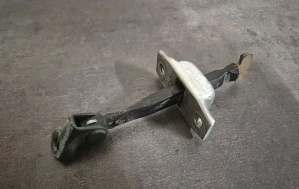 Toyota Hilux (AN10, AN20, AN30) Front door check strap stopper 