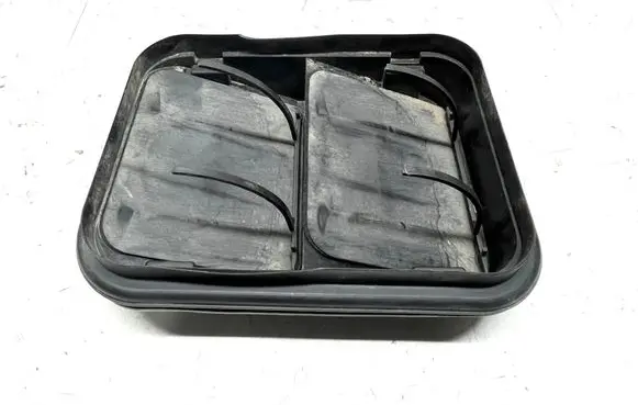 Nissan Qashqai Quarter panel pressure vent 8200003575 GM91166963