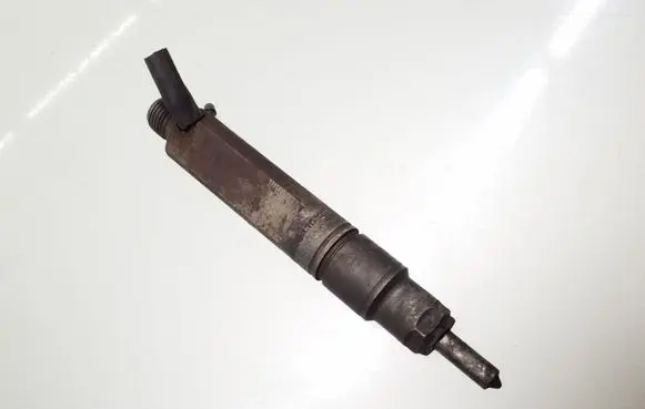 Audi A6 S6 C4 4A Fuel injector 046130201B