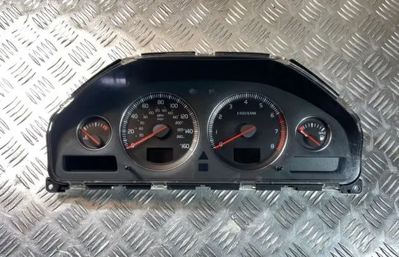 Volvo S80 Speedometer (instrument cluster) 30682282