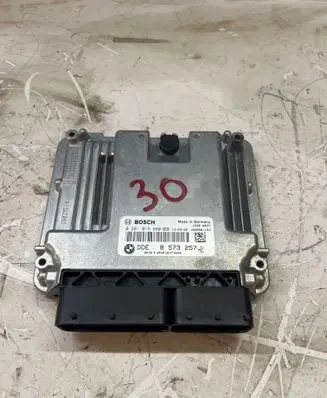 BMW 3 F30 F35 F31 Engine control unit/module 0281019680 8573257 031003798