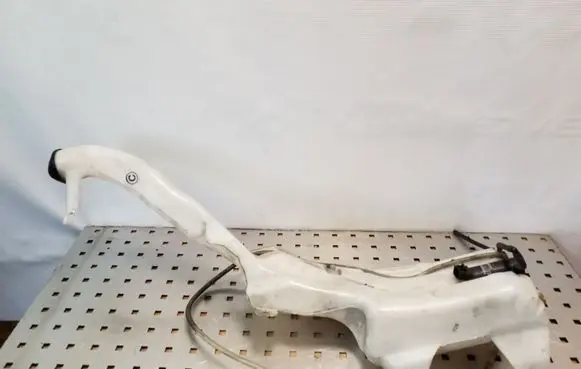 Toyota RAV 4 (XA20) Windshield washer fluid reservoir/tank 060851044