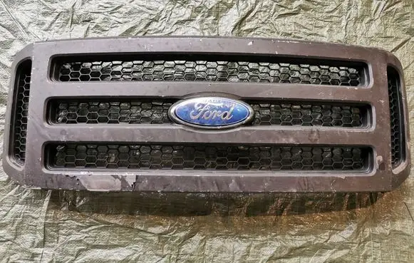 Front bumper upper radiator grill