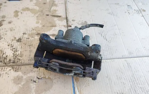Front brake caliper