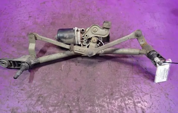 Renault Clio III Front wiper linkage and motor 