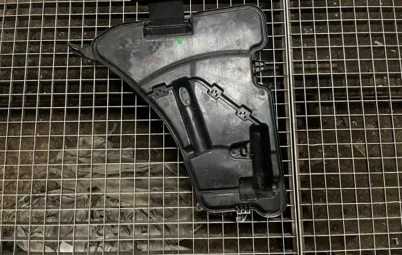 BMW 7 G11 G12 Windshield washer fluid reservoir/tank 737703505 7377035
