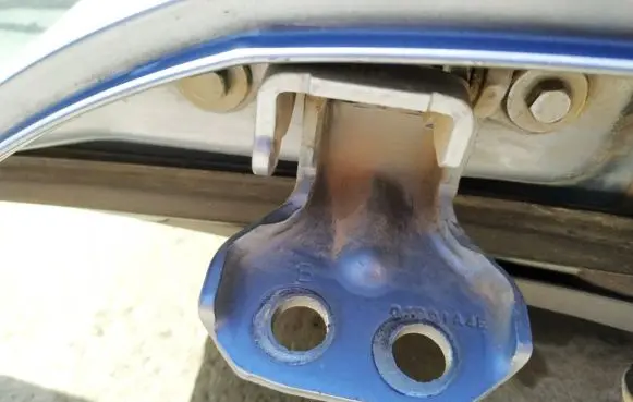 Mazda 2 Rear door lower hinge