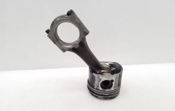Opel Astra H Piston with connecting rod P885