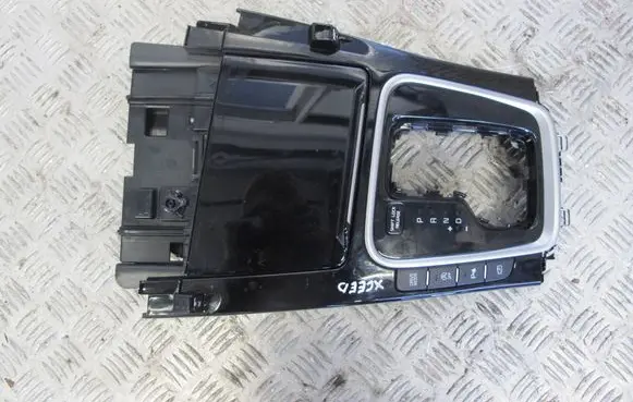 KIA Xceed Gear shifter surround trim plastic 84651-J7000