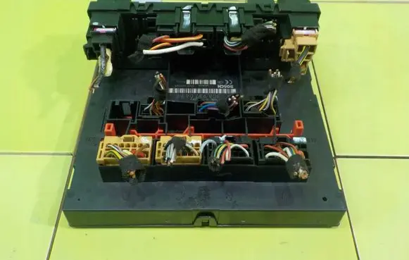 Volkswagen Scirocco Central body control module 3C8937049E 18AB6