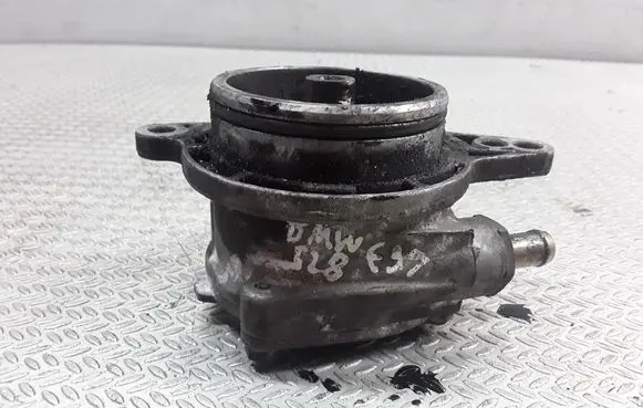 BMW 5 E39 Vacuum pump 96110885
