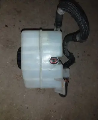 Lexus RX 330 - 350 - 400H Brake fluid reservoir 13231140500