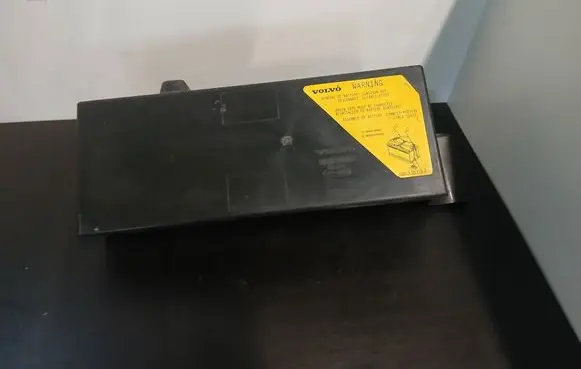 Volvo XC90 Battery box tray 8697004