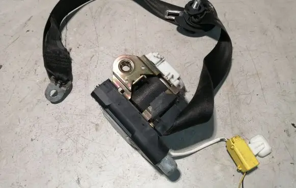 Volkswagen PASSAT B6 Front seatbelt 3C1857705F