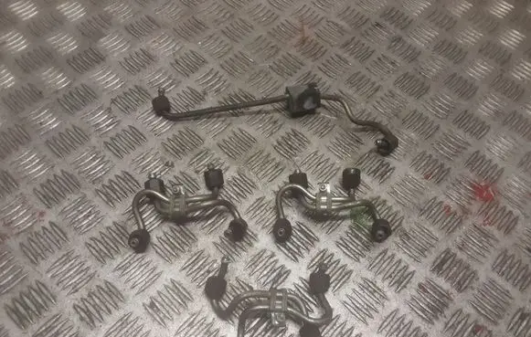 BMW 5 E60 E61 Fuel injector supply line/pipe 