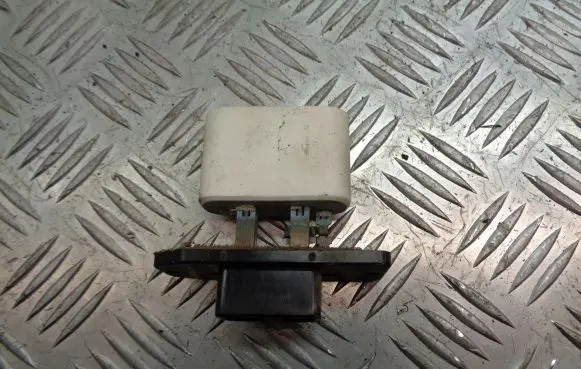 Toyota Avensis Verso Heater blower fan relay 