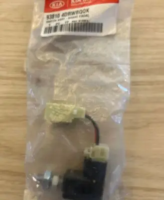 KIA Sedona Brake pedal sensor switch 938104DRWBQQK