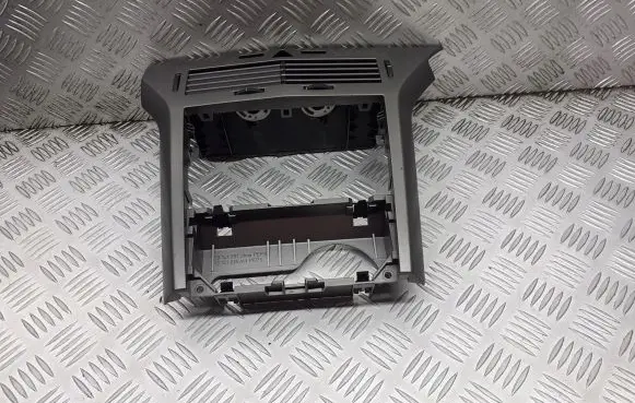 Opel Astra H Radio/GPS head unit trim 13141091