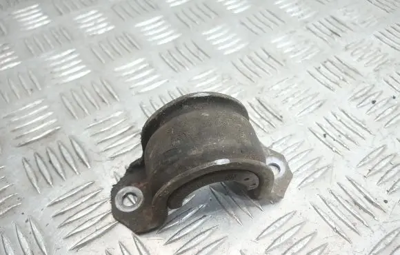 BMW 1 E82 E88 Sway bar bush bracket, front 6787016