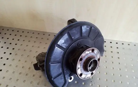 Volkswagen PASSAT B7 Front wheel hub