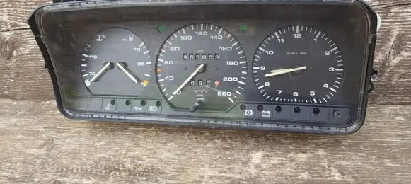 Volkswagen PASSAT B3 Speedometer (instrument cluster) 357919059AB