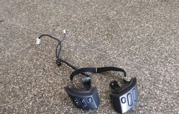 Toyota Corolla Verso E121 Steering wheel buttons/switches 