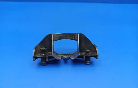 Mercedes-Benz R W251 Fender mounting bracket A2516900021
