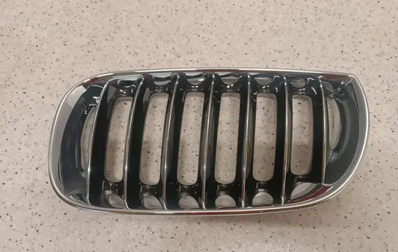 BMW X3 E83 Front bumper upper radiator grill 3402909