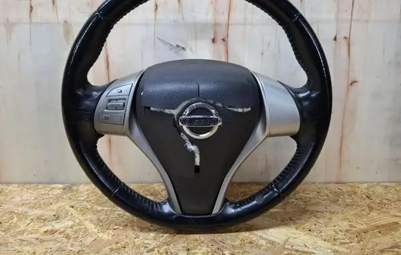 Nissan X-Trail T32 Steering wheel 