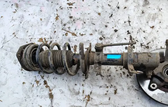 Renault Kangoo II Front shock absorber with coil spring 