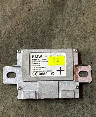 BMW X5 F15 Antenna control unit 9358302 21889810 50110259