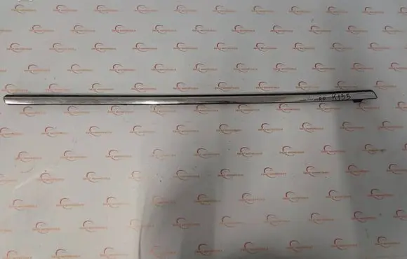 Ford B-MAX Front door glass trim molding 