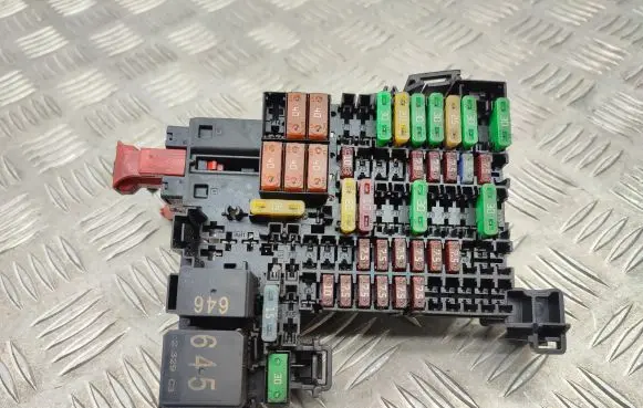 Volkswagen Transporter - Caravelle T7 Fuse module 5WA937615