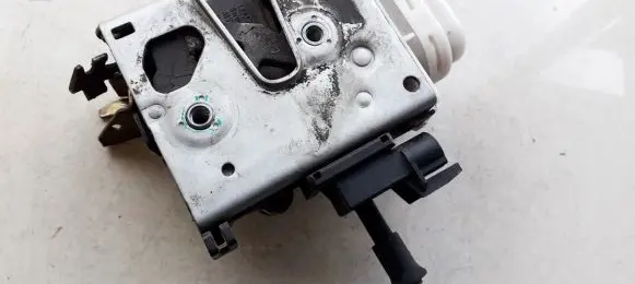 Audi A4 S4 B5 8D Front door lock 8d1837016b