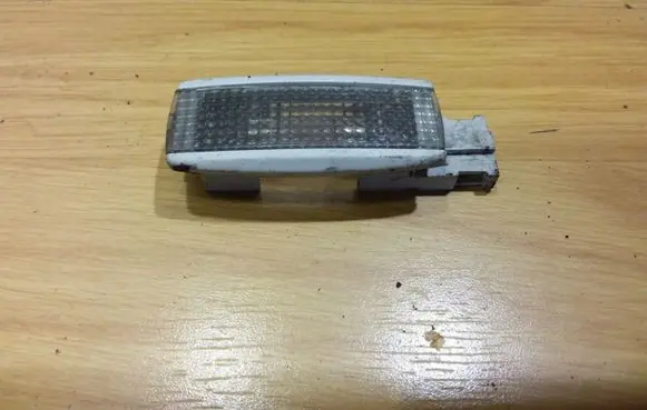 Volkswagen PASSAT B5 Other interior light 3B0947113