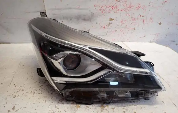 Toyota Yaris Headlight/headlamp 45445644