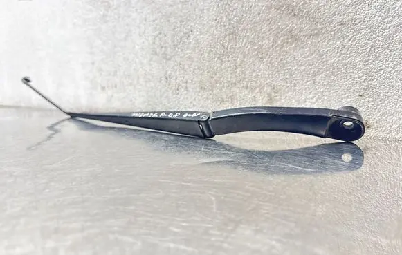 Opel Insignia A Front wiper blade arm 13227399