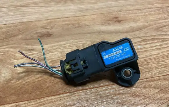 Alfa Romeo 147 Air pressure sensor 0281002437