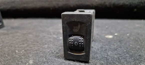 Volkswagen PASSAT B5.5 Seat heating switch 3B0963564D