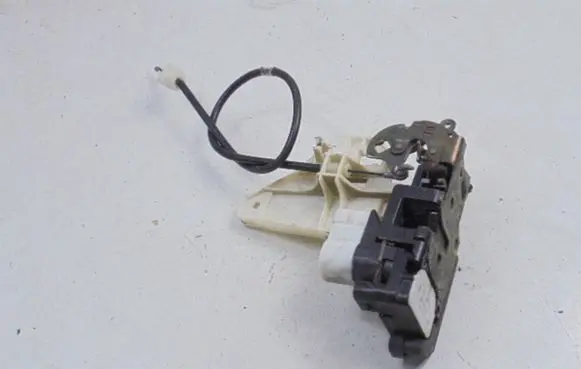 Cadillac STS Seville Front door lock 16637781
