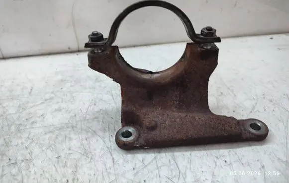 Ford Kuga II Driveshaft support bearing bracket AV613K305EA