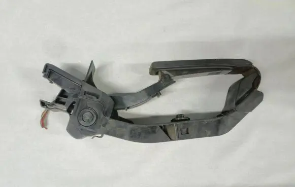 Mercedes-Benz E W211 Accelerator throttle pedal A2113000904 A2113010001 2113000904