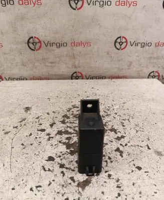 Volvo V70 Glow plug pre-heat relay 0281003047