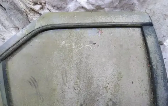 Peugeot 405 Rear door window glass 