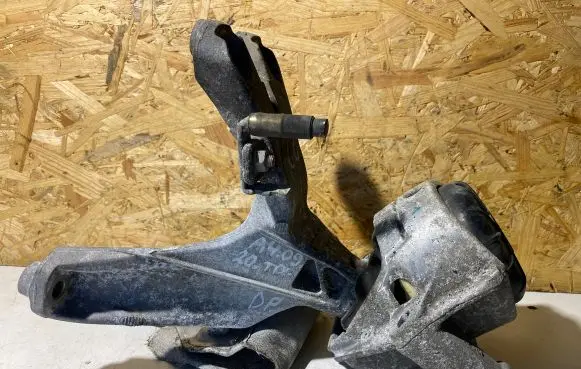 Audi A4 S4 B8 8K Engine mount bracket 8R01993