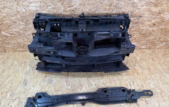 Renault Megane IV Radiator support slam panel