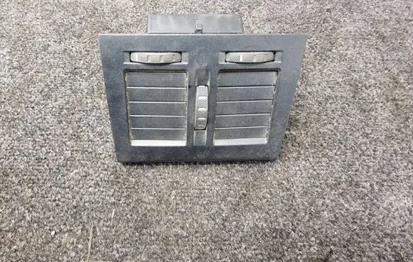 Rear air vent grill